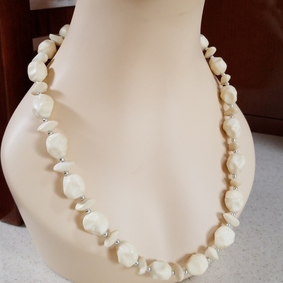 Vintage Mid Century Modern Chunky Beaded Necklace - Picture 9 of 16